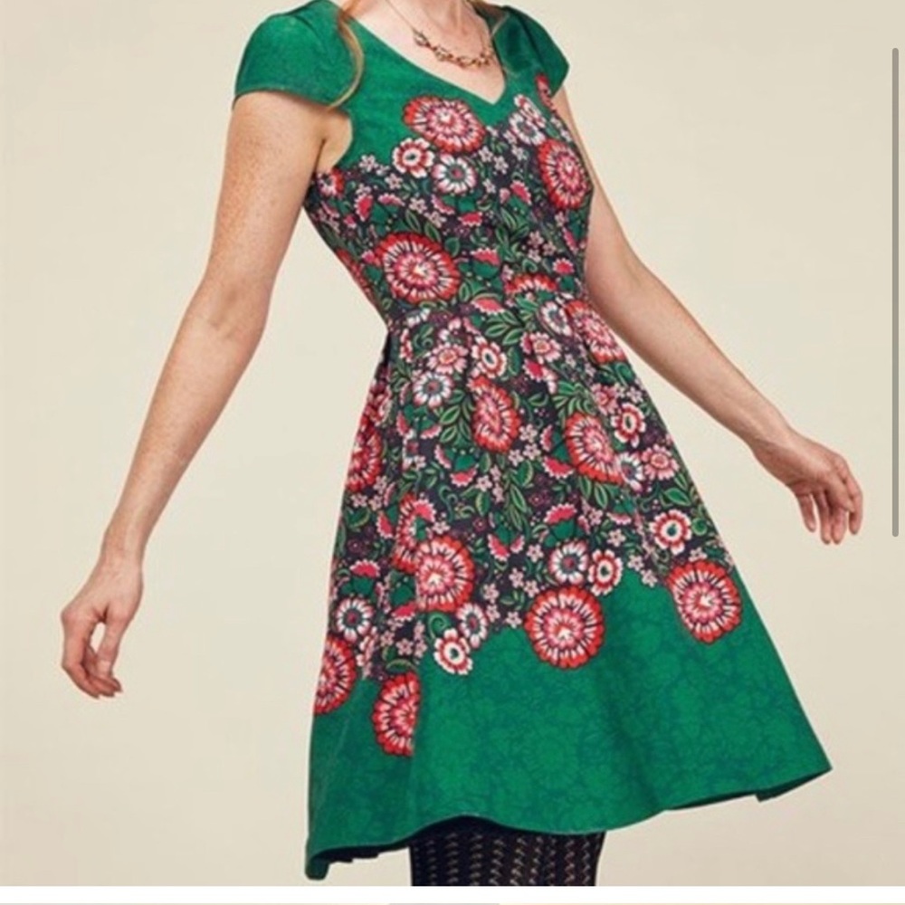 ModCloth | Floral Pattern Retro Style Mini Dress